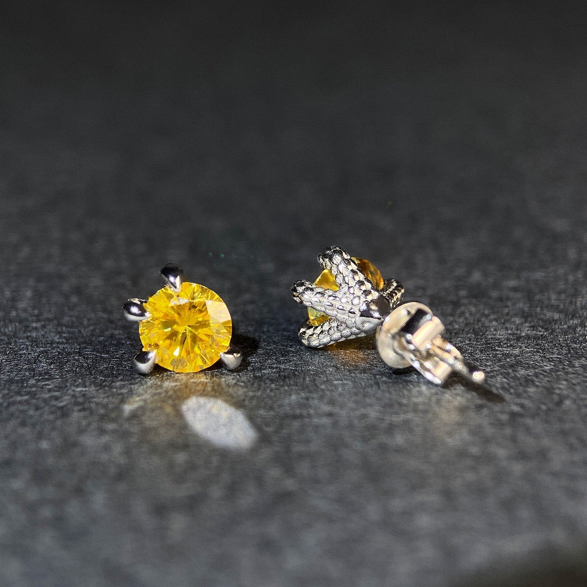 "Aegon" 0.5ct/1ct Dragon Claw Moissanite Earring Studs