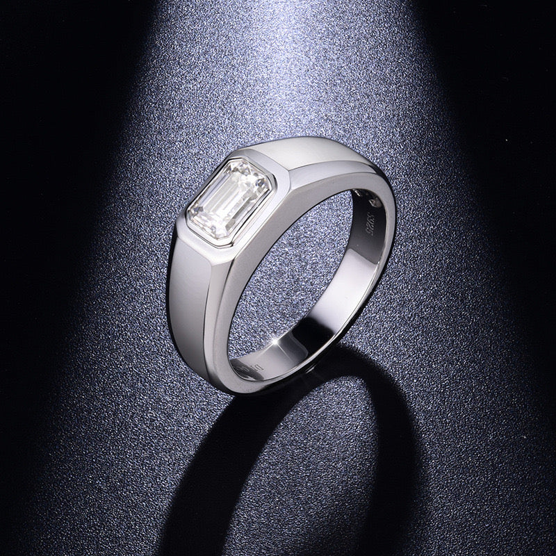 "Thor" 1ct Emerald Moissanite Ring S925