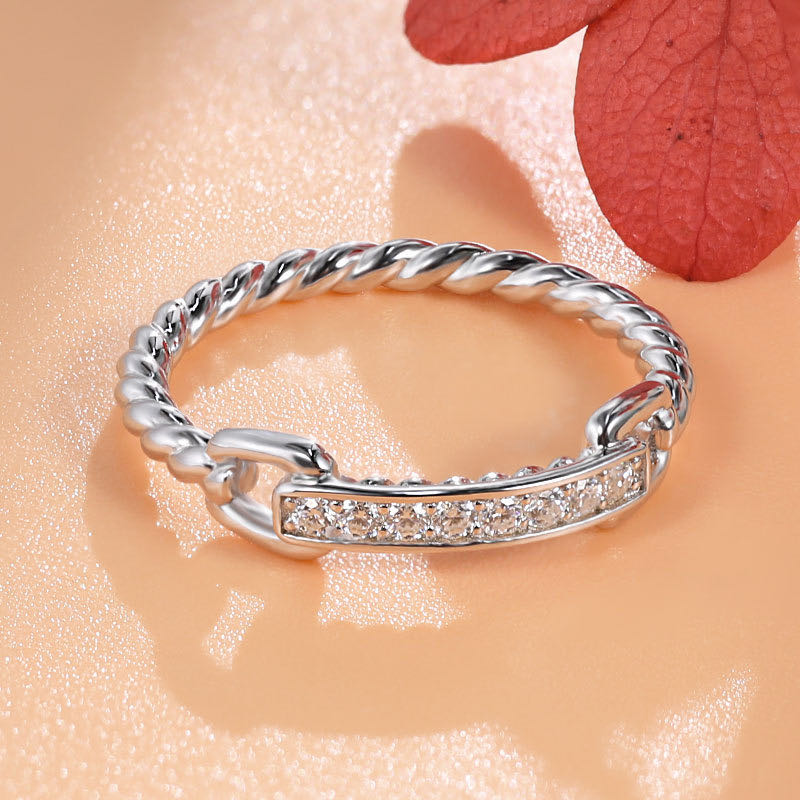 "Daffy" Moissanite Twisted Ring Band