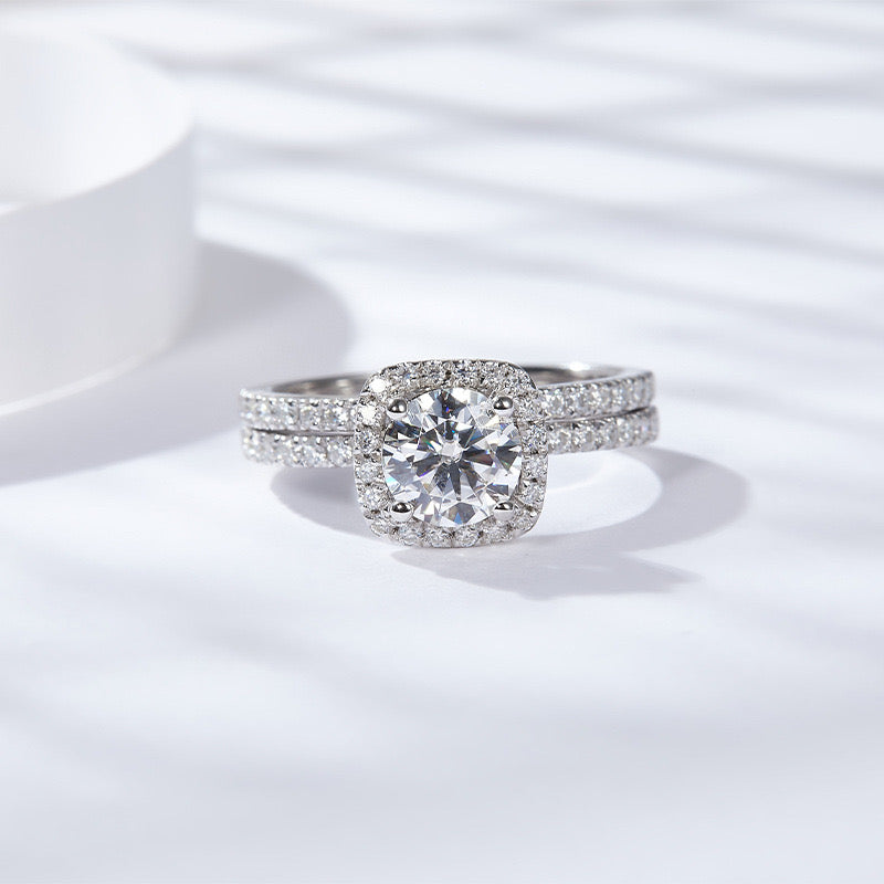 "Queen" 1ct Round Cut Moissanite Ring S925