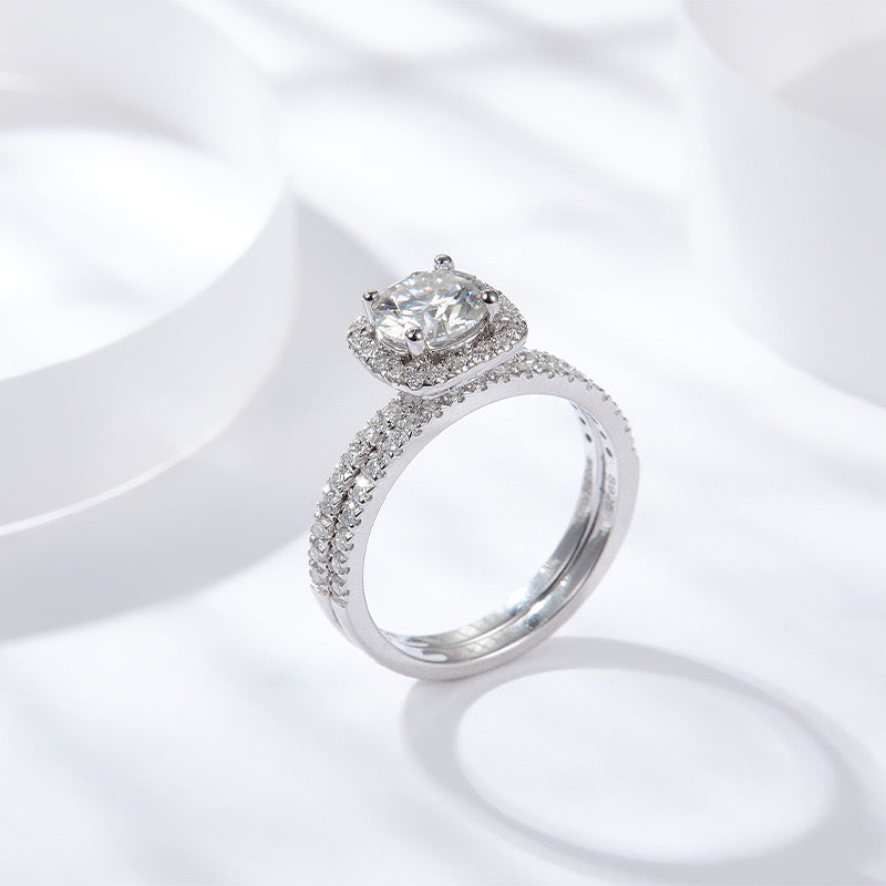 "Queen" 1ct Round Cut Moissanite Ring S925