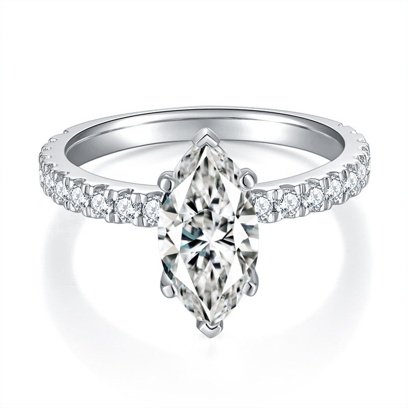 Vor „Maria“ 4 Karat Marquise-Schliff Moissanit-Ring