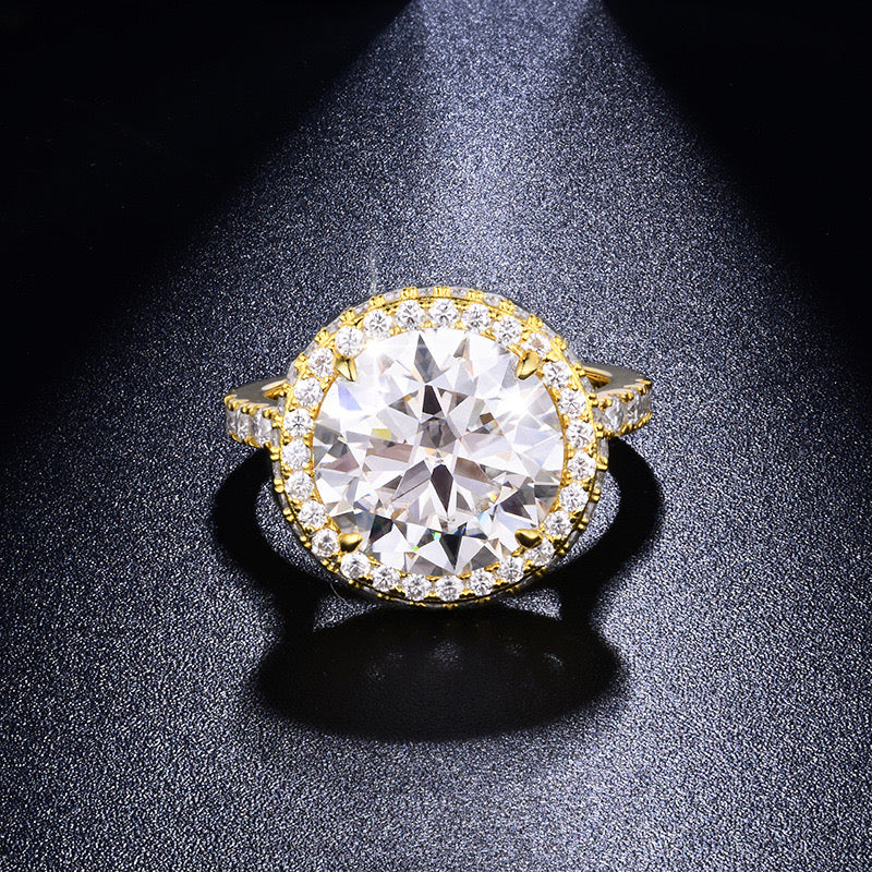 "Elena" 5ct Round Halo Moissanite Ring S925