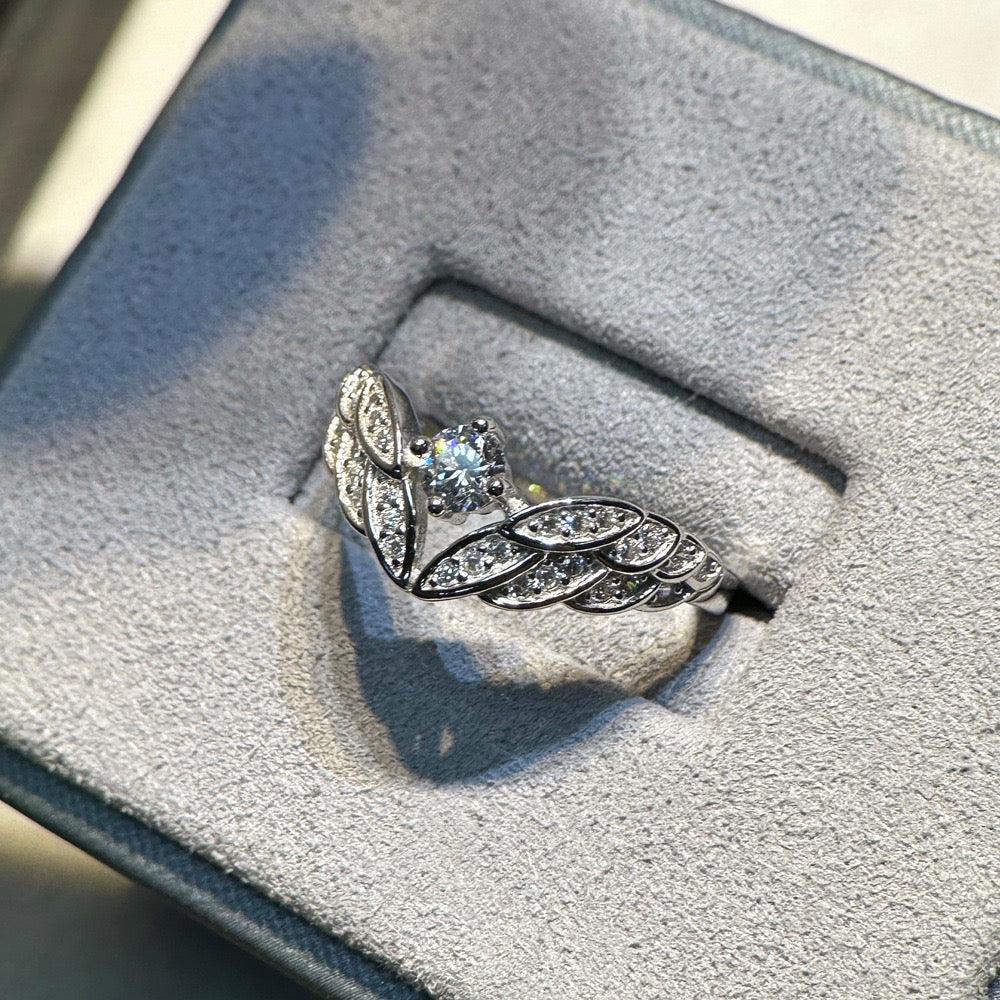 "Angel Wings" 0.3ct Moissanite Ring S925