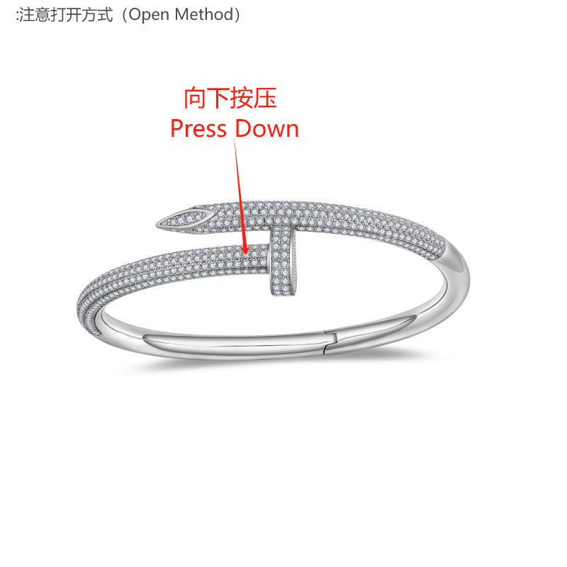 Nail Bangle Twisted Moissanite S925