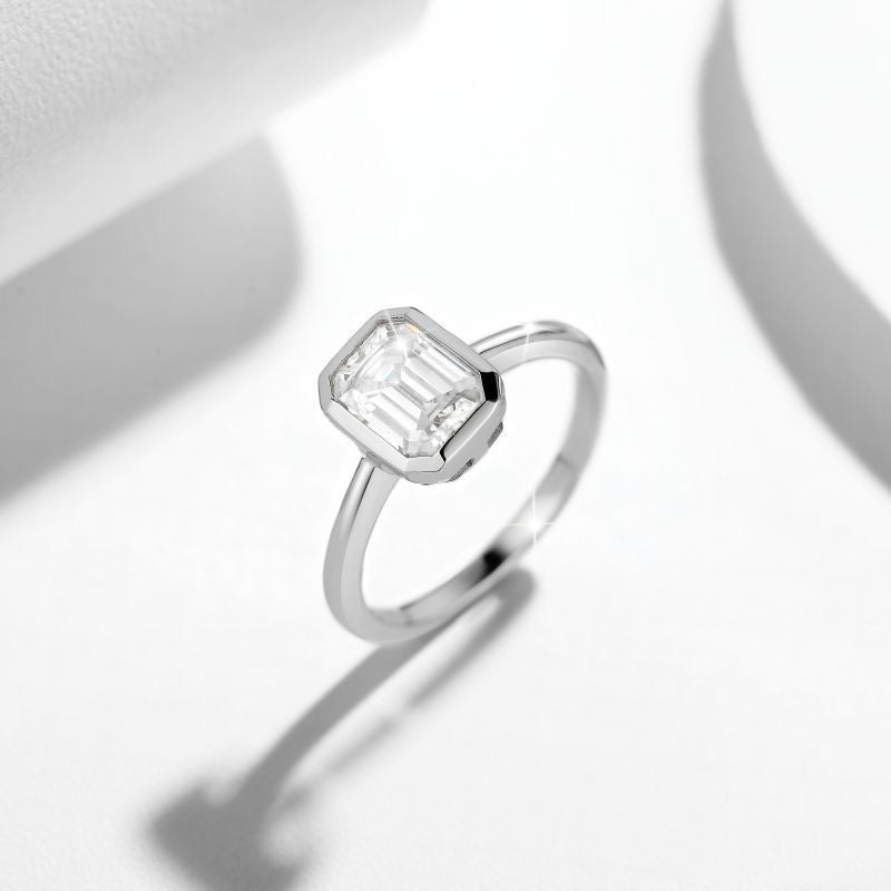 "Mali" 2ct Emerlad Bezel Moissanite Wedding Ring S925