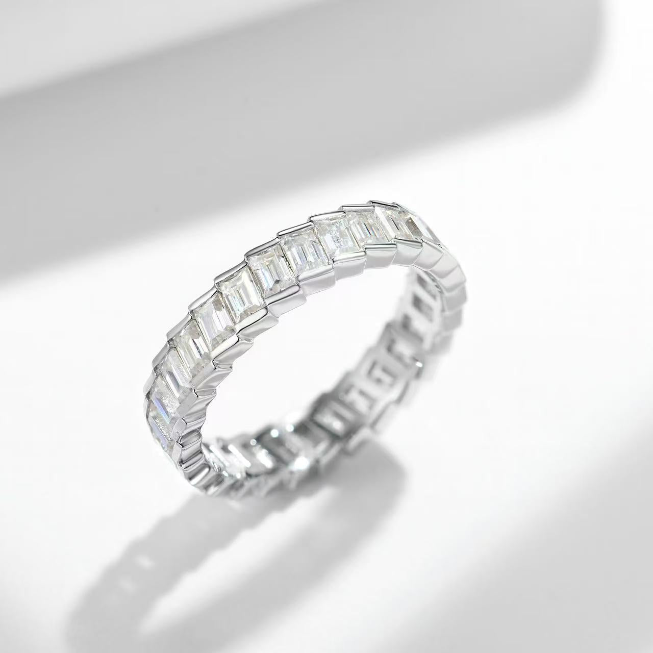 "Harmony" Emerlad Moissanite Engagement Band S925
