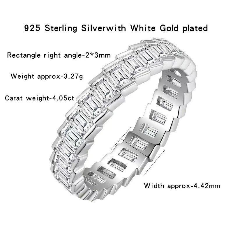 "Harmony" Emerlad Moissanite Engagement Band S925