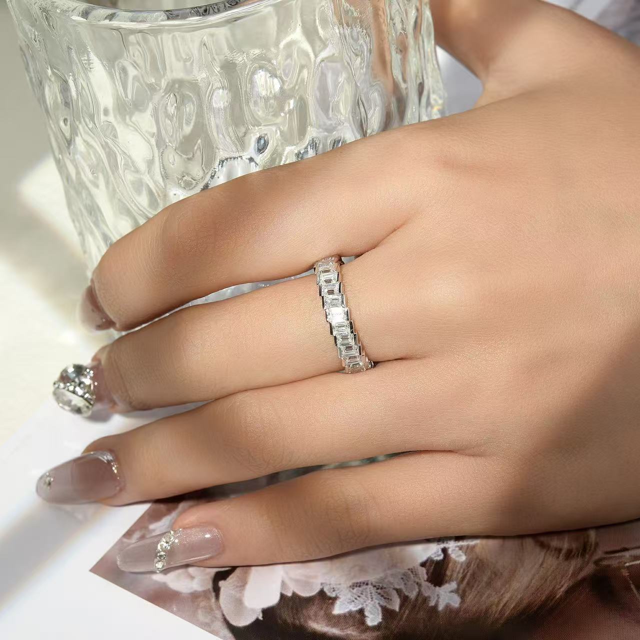 "Harmony" Emerlad Moissanite Engagement Band S925