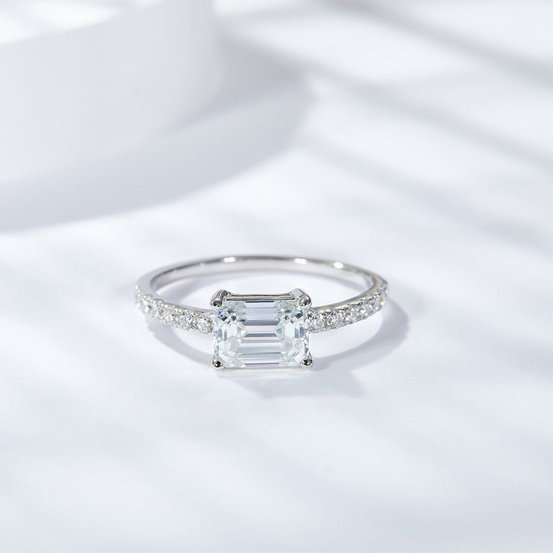 Farbenfroher Moissanit - "Sara" Smaragdschliff 1ct Moissanitring