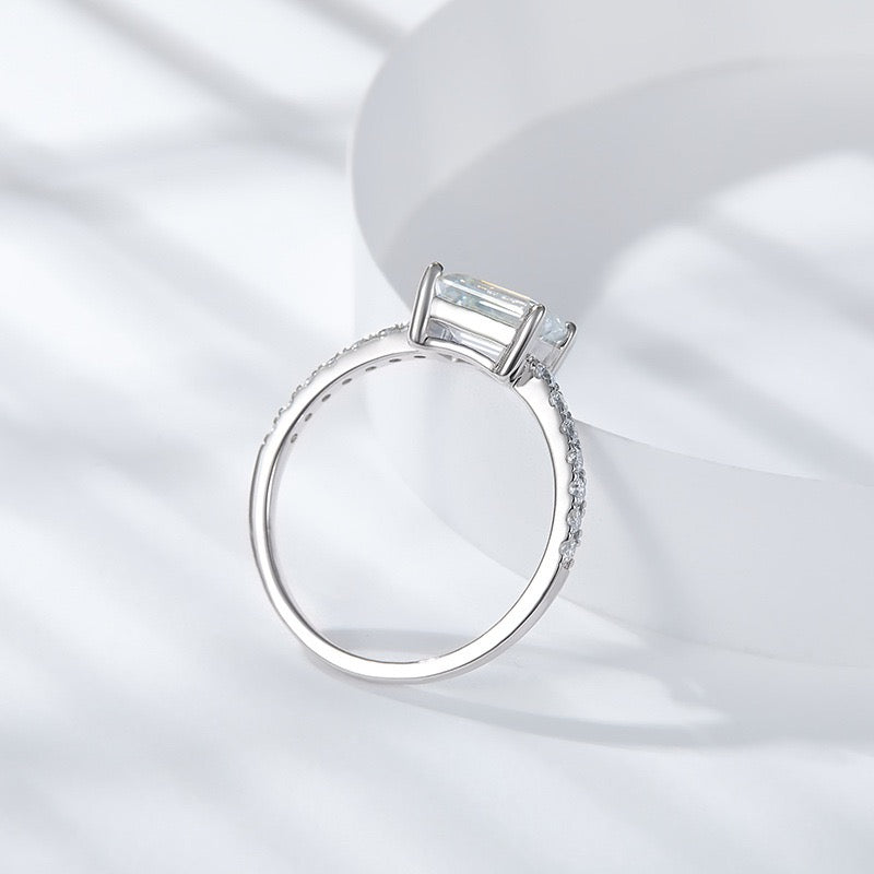 Farbenfroher Moissanit - "Sara" Smaragdschliff 1ct Moissanitring