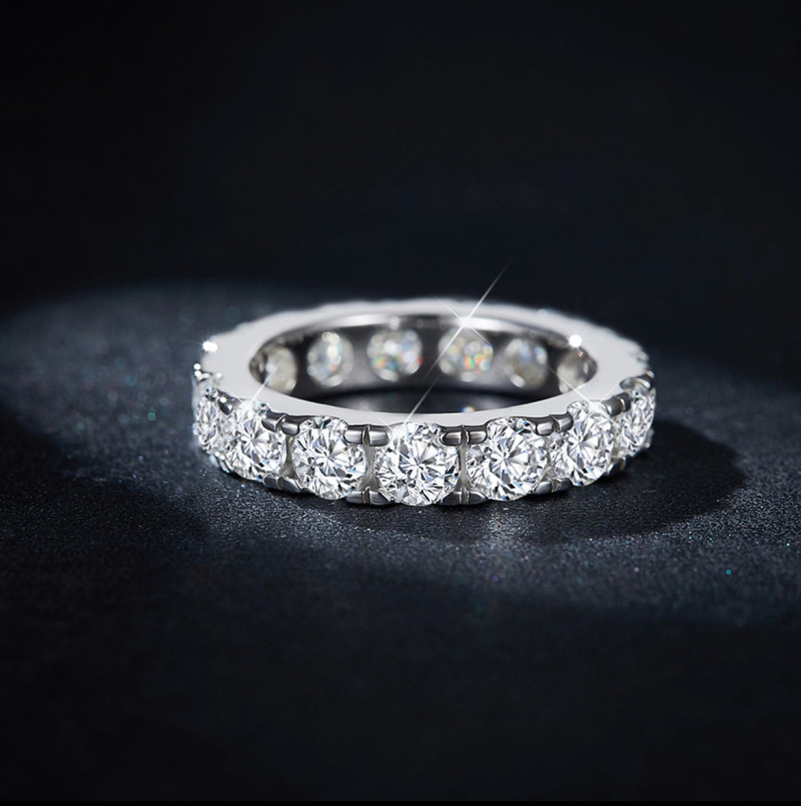 The "Noble" 0.3ct Full Moissanite Band