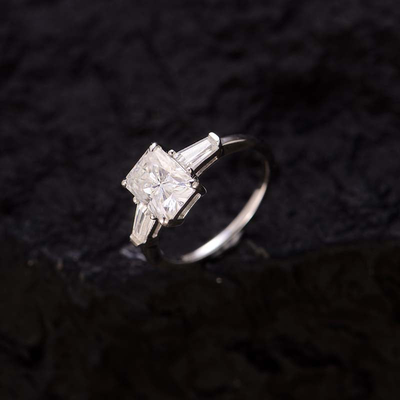 Bunter Moissainte--„Lila“ Strahlend geschliffener 2-Karat-Moissanit-Ring
