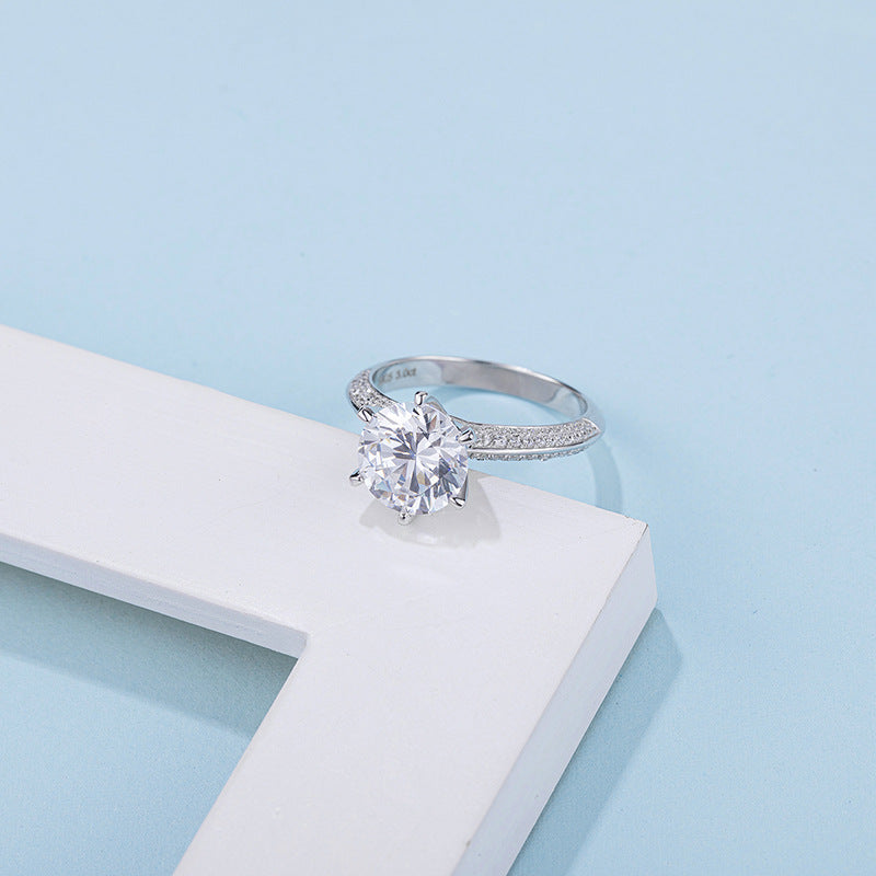 "Zoe" Round Cut Moissanite Ring