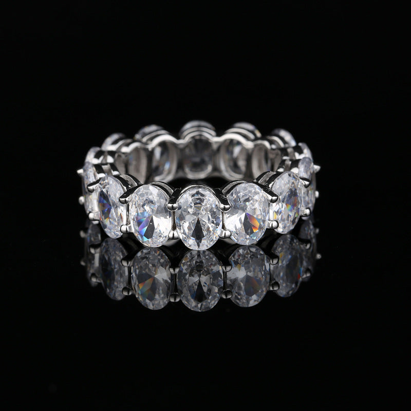 Ehering mit kohlenstoffreichem Diamanten