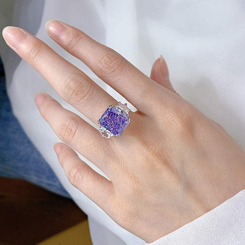 „Lavendel“ 5 Karat Radiant-Schliff High Carbon Diamantring