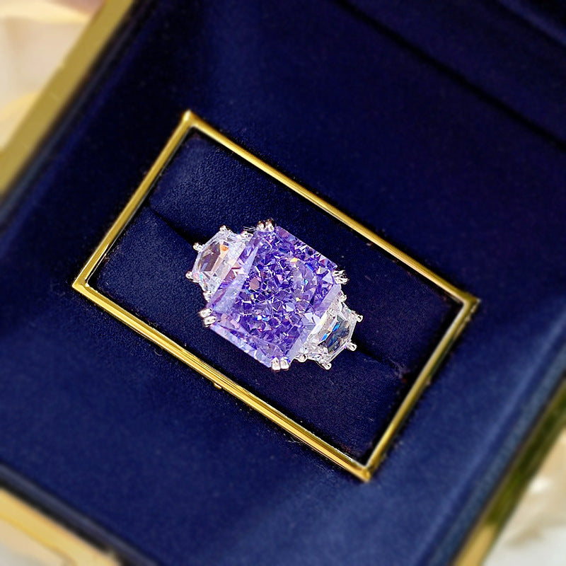 „Lavendel“ 5 Karat Radiant-Schliff High Carbon Diamantring