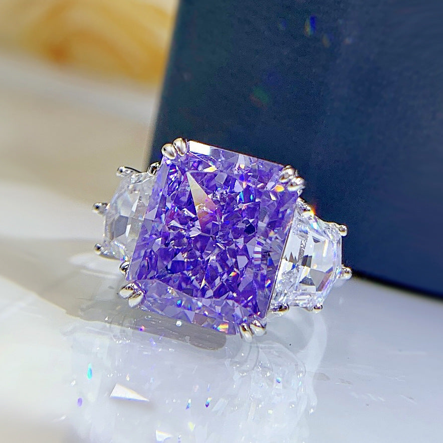 „Lavendel“ 5 Karat Radiant-Schliff High Carbon Diamantring