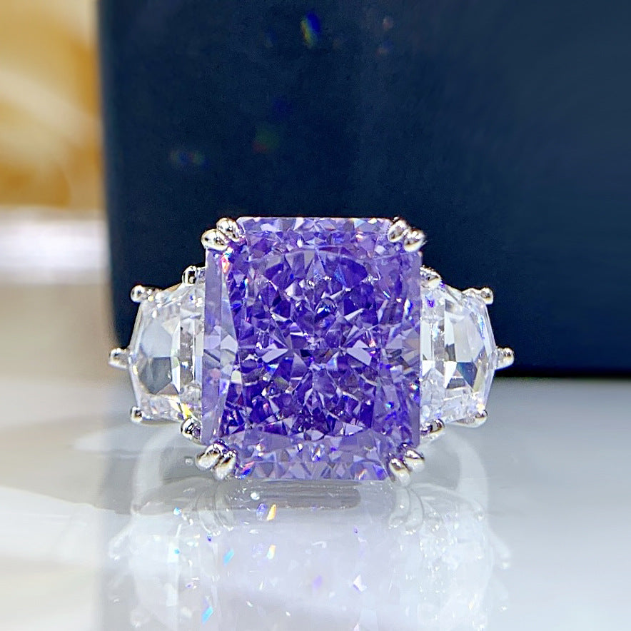 „Lavendel“ 5 Karat Radiant-Schliff High Carbon Diamantring