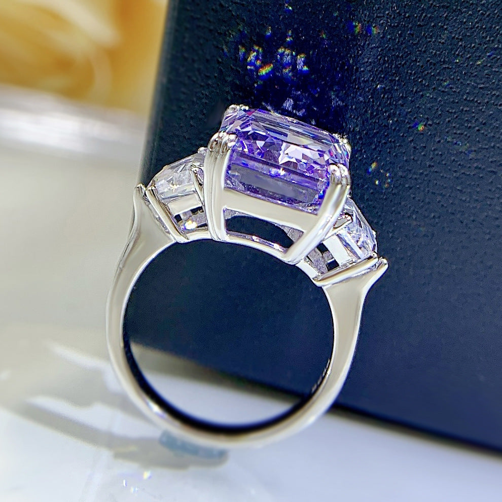 „Lavendel“ 5 Karat Radiant-Schliff High Carbon Diamantring
