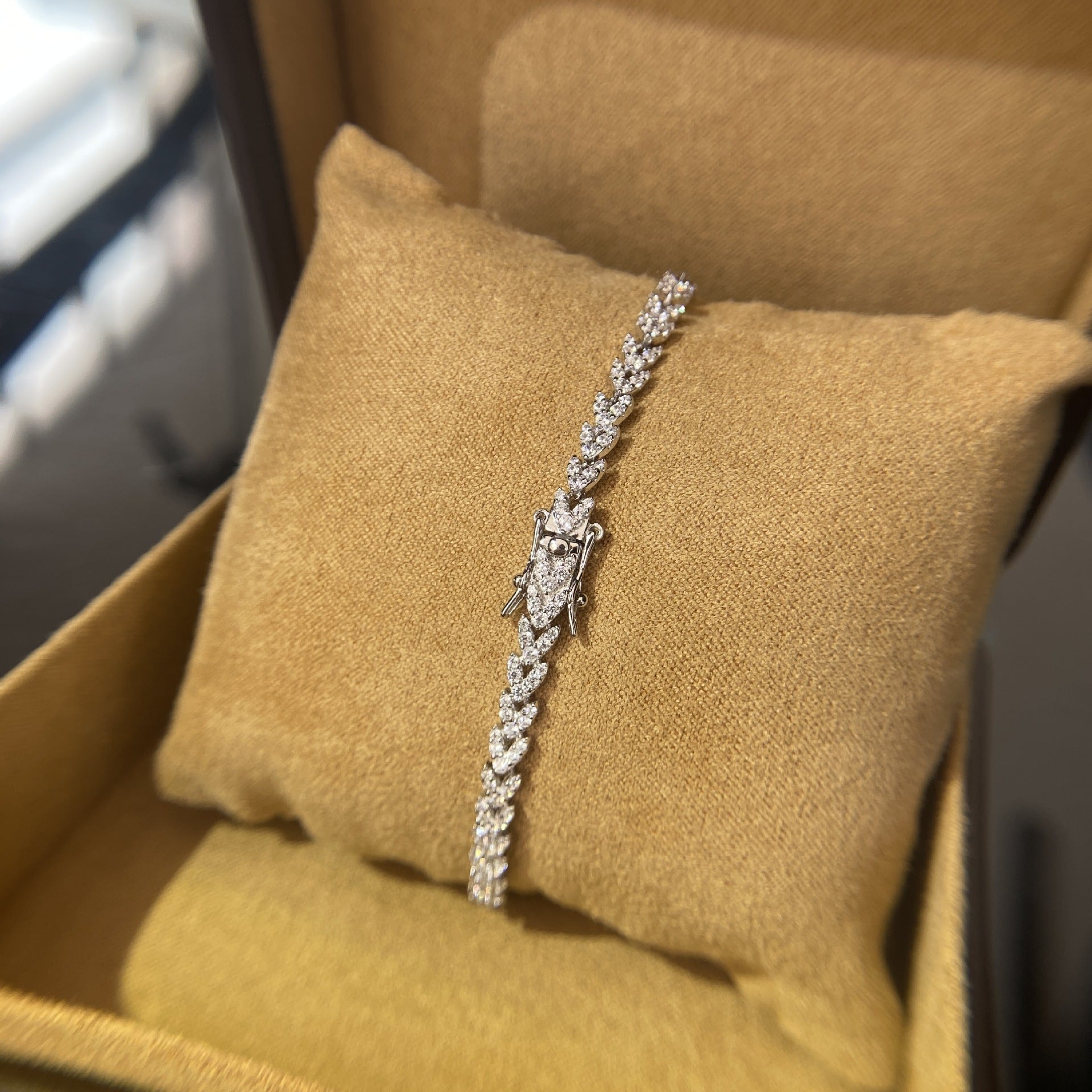 “Feather" Zircon Bracelet