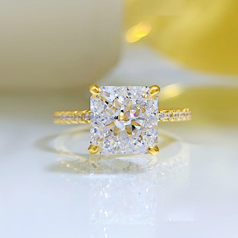 "Ava" 3 Karat Radiantschliff High Carbon Diamantring