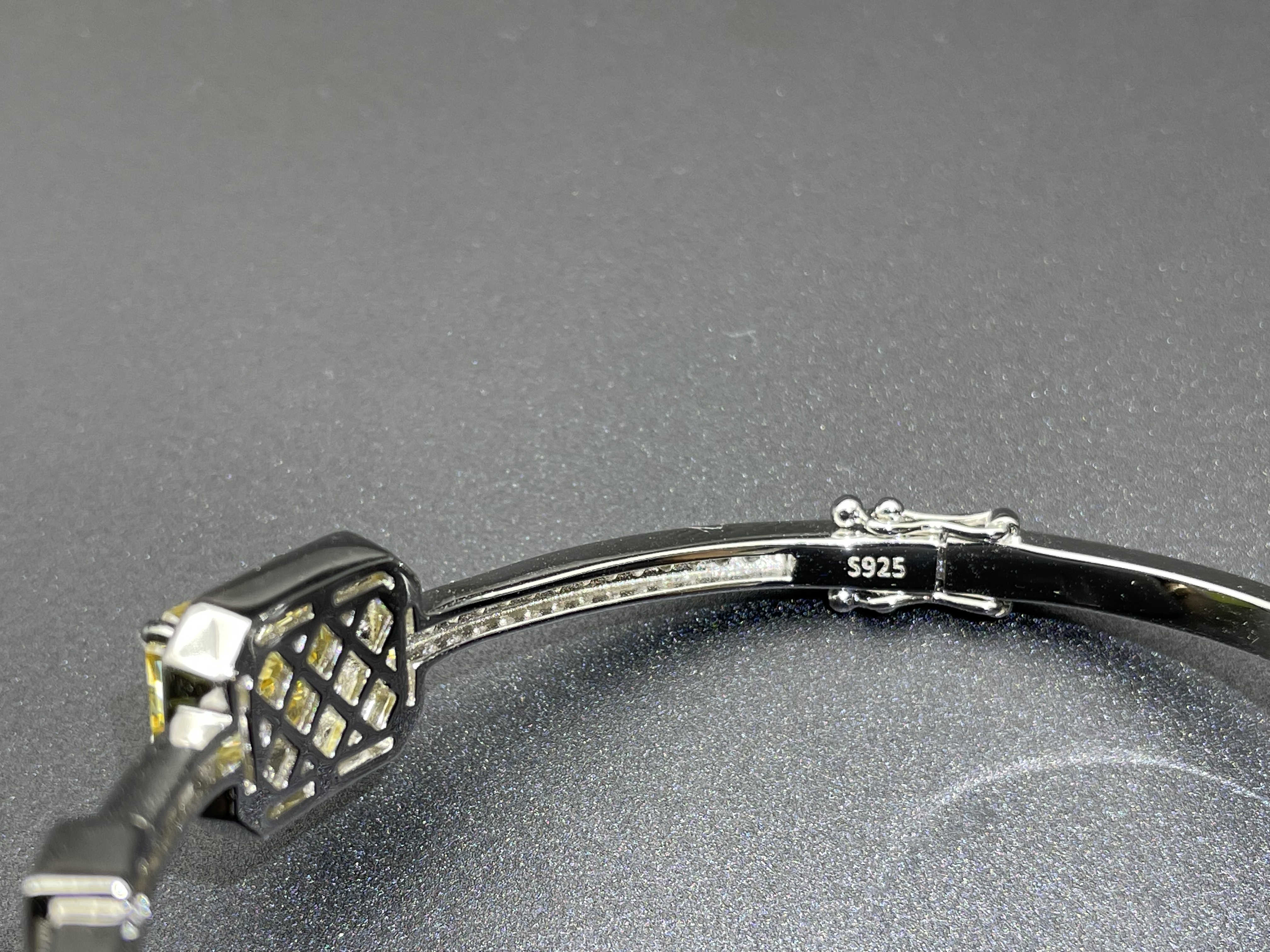"Luna" Series 4.5ct Radiant Cut S925 Bangle High Carbon