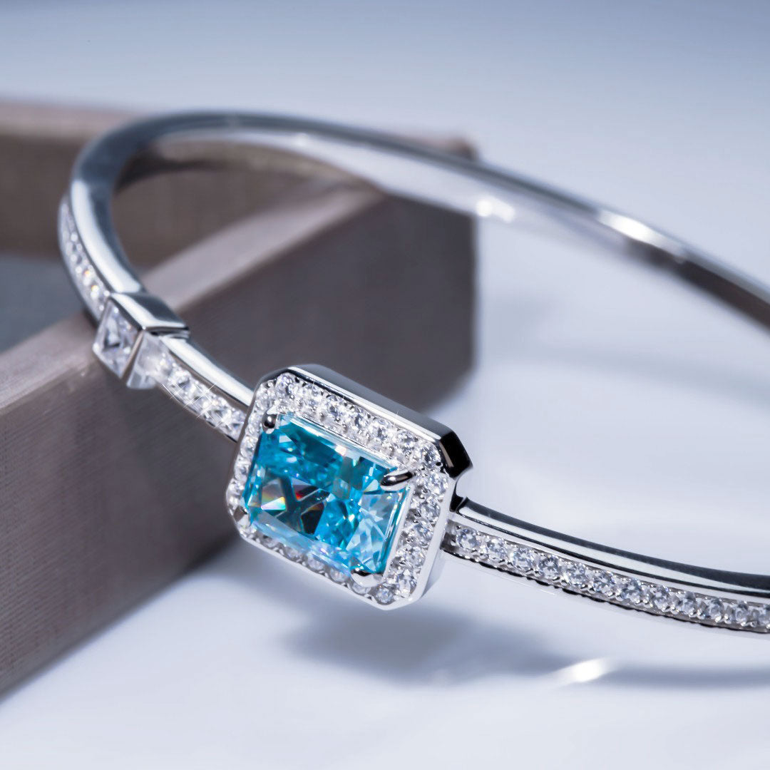 "Luna" Series 4.5ct Radiant Cut S925 Bangle High Carbon