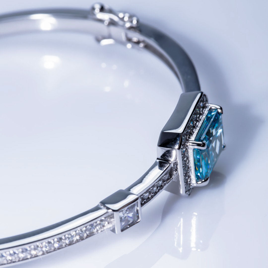 "Luna" Series 4.5ct Radiant Cut S925 Bangle High Carbon