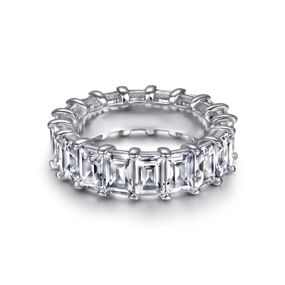 Ehering mit kohlenstoffreichem Diamanten